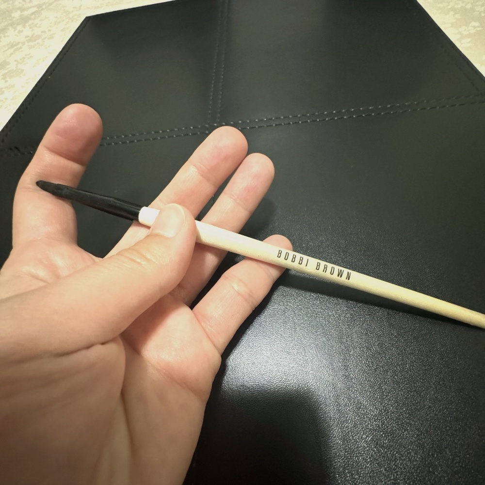Bobbi Brown extra fine eyeliner brush